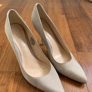 Nine West pale grey pointed toe heels